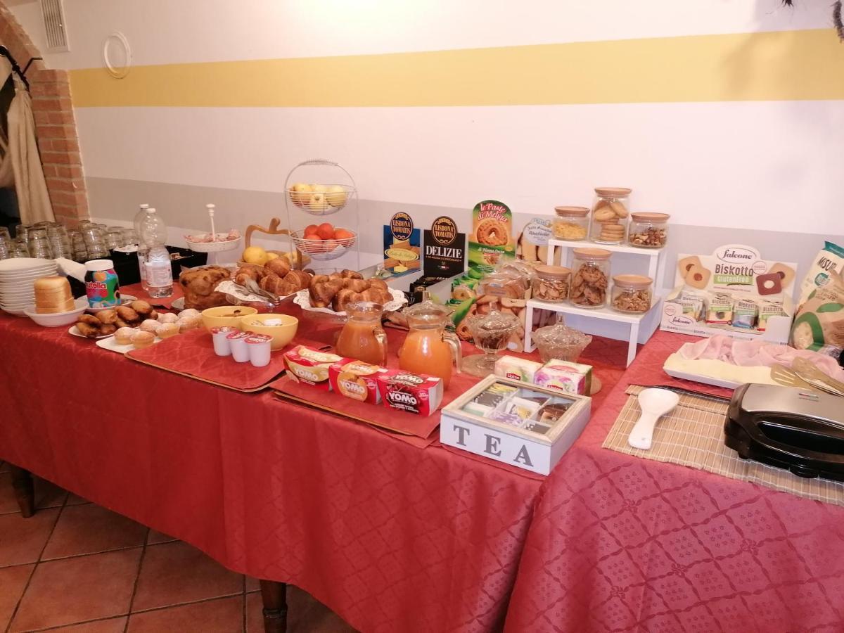 Montelupo Albese Agriturismo La Ruota מראה חיצוני תמונה