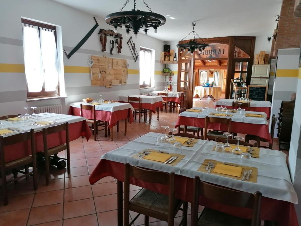Montelupo Albese Agriturismo La Ruota מראה חיצוני תמונה