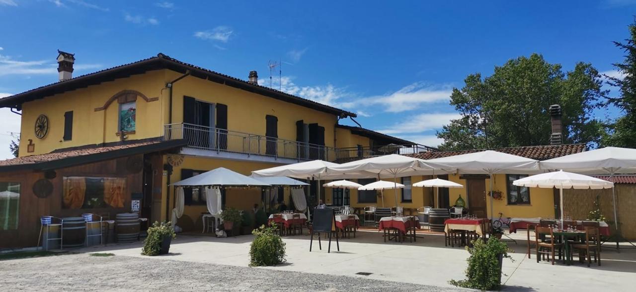 Montelupo Albese Agriturismo La Ruota מראה חיצוני תמונה